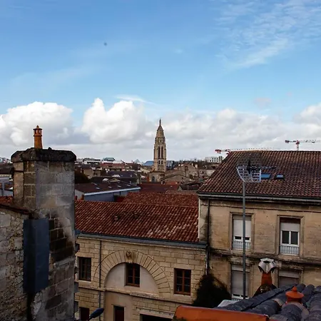 200m In - Panoramic View Of The Roofs *